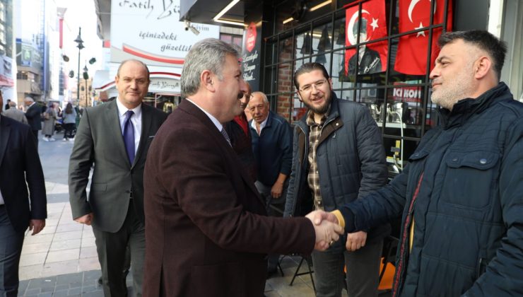Başkan Palancıoğlu, Çarşı Esnafı Ve Vatandaşları Selamladı