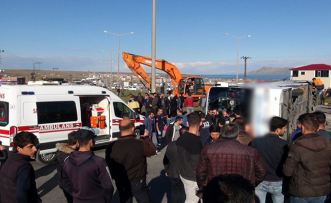 Bitlis’te Korkunç Kaza! Yolcu Otobüsü İle Tır Çarpıştı!