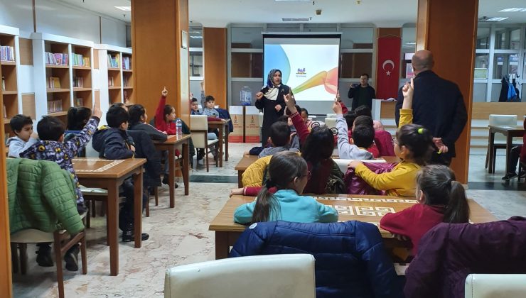 Büyükşehir, Öğrencileri Kütüphaneye Taşıyor