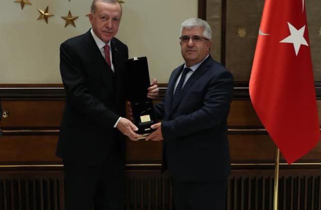 Çelik’e Ödülünü Erdoğan verdi