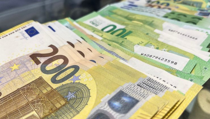 Dolar ve Euro 2022’nin zirvesinde