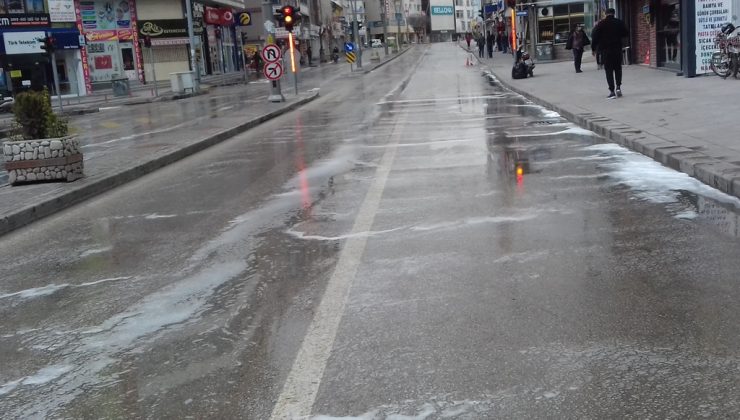 Ereğli Belediyesi tarafından cadde ve sokaklar dezenfekte ediliyor