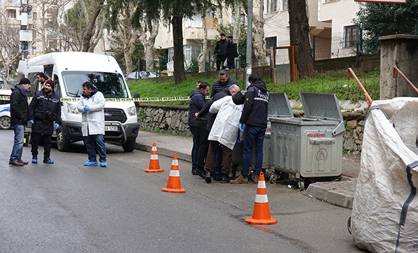 Kadıköy’de vahşet! Amcasını öldürüp cesedini parçalayarak çöp konteynerlerine attı