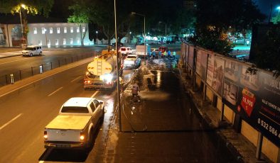 Kahramanmaraş Büyükşehir Belediyesi cadde temizlik çalışmaları