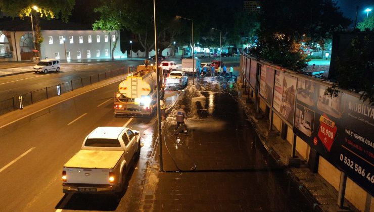 Kahramanmaraş Büyükşehir Belediyesi cadde temizlik çalışmaları
