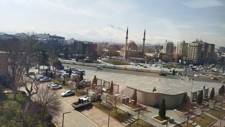 Kayseri Gazeteciler Cemiyeti Salonu’ndan Erciyes Dağı