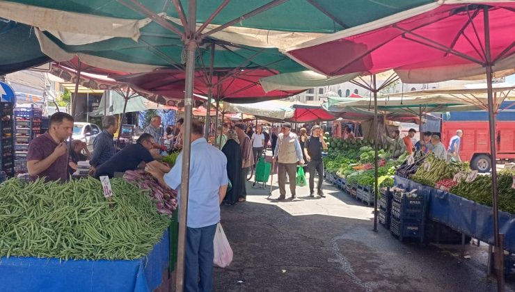 Semt pazarında sebze ve meyve fiyatları