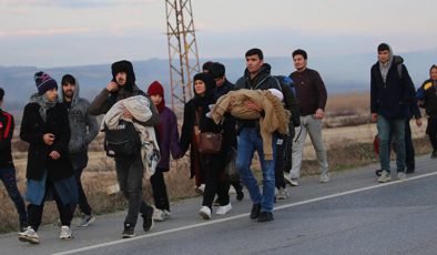 Türkiye’nin Suriyelilere Avrupa kapılarını açma kararı sonrası Suriyeliler harekete geçti!