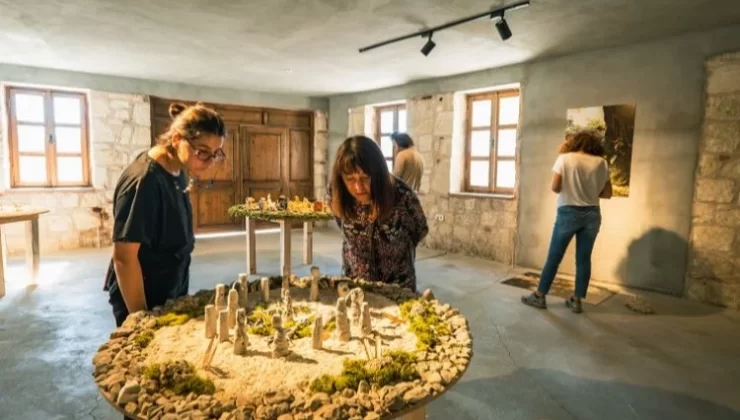 8’nci Çanakkale Bienali renkli sergiyle açıldı