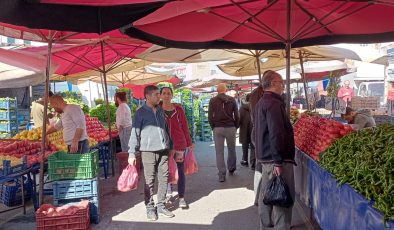 Semt pazarında bu hafta sebze ve meyve fiyatları