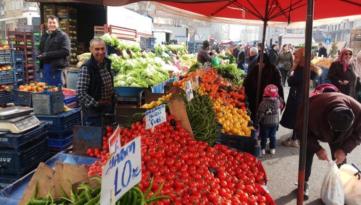 Semt Pazarında meyve-sebze fiyatları