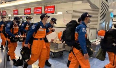 Japon kurtarma ekipleri deprem bölgesine geliyor