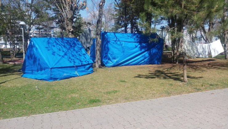 Deprem tedirginliği çadır kurdurdu