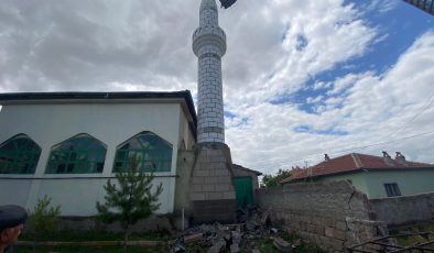 Mahallelerdeki camilerin minare yapımı