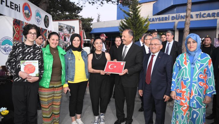 Bakan Özhaseki Ve Başkan Büyükkılıç, Kayseri’de 6’ncı Kitap Fuarını Ziyaret Etti