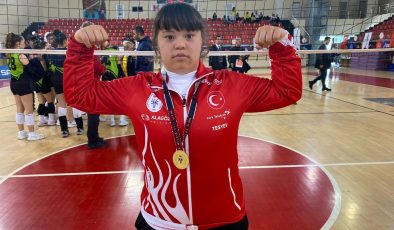 18 yaşındaki Nisa Naz, özel Sporcular  Atmalar Atletizm Türkiye birincisi oldu