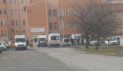 Anadolu Lisesi’ne ambulanslar sevk edildi