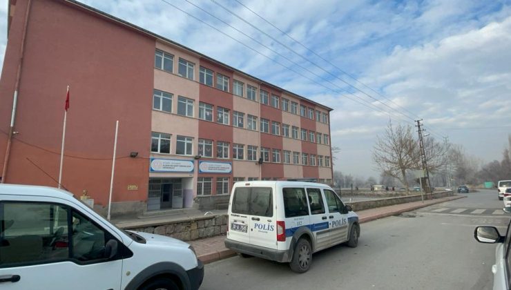 Şehit Osman Çelik Orta Okulu kurşunlandı