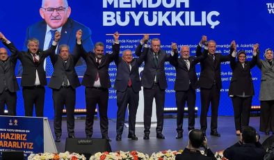 AKP Kayseri’de Memduh Büyükkılıç ‘la devam dedi