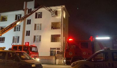 Apartmanda çıkan yangında 1 kişi öldü 8 kişi yaralandı