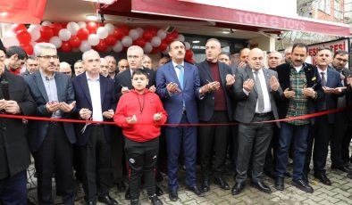 Başkan İlmek, İstanbul Kızılörenliler Derneği’nin açılışına katıldı