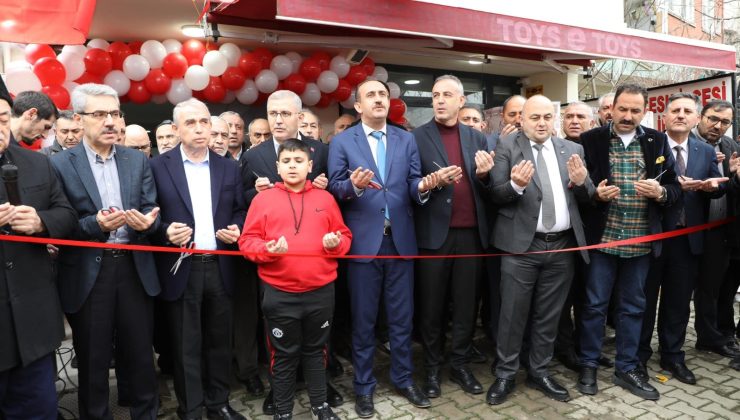 Başkan İlmek, İstanbul Kızılörenliler Derneği’nin açılışına katıldı