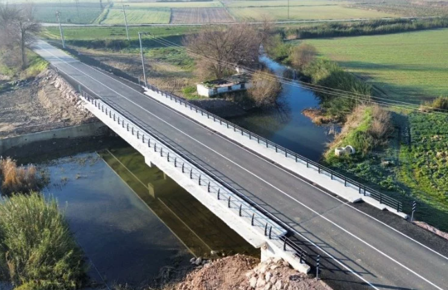 İzmir’in yolları köprülerle örüldü