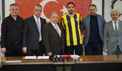 Kayserili futbolcu İbrahim Öztürk’ü renklerine kattı