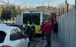 Beyoğlu’nda İETT otobüsü kaza yaptı;2 Yaralı