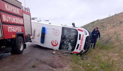 Kayseri’de kaza ihbarına giden ambulans kaza yaptı! 3 yaralı