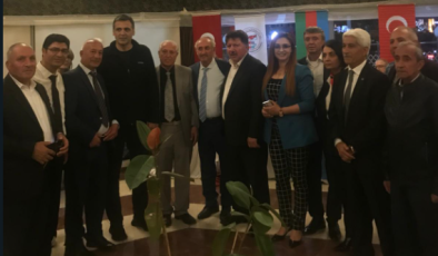 Anadolu Azerbaycan Dostluk  Derneği üyeleri bir arada