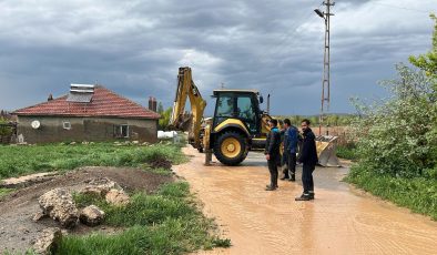 Bünyan’da sel sonrası mahallelerde gerekli çalışmalara başlandı