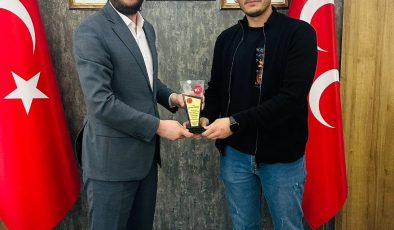 MHP Melikgazi’nin hikâye yarışması kazananlarına ödülleri verildi